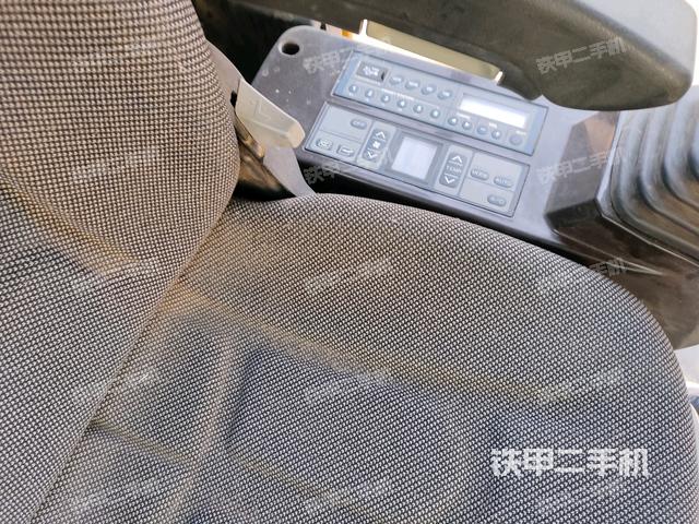 座椅右側(cè)控制臺/鑰匙門/油門/含右手柄（駕駛室部分）