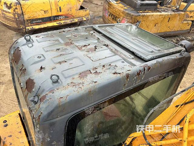 駕駛室頂部（整機外觀）