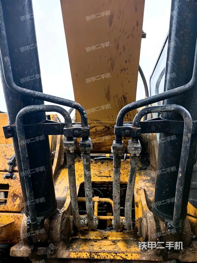 大臂油缸整體?豎拍（工作和回轉(zhuǎn)裝置）