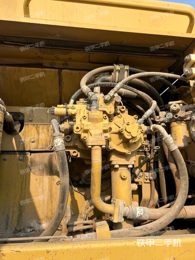 液壓泵艙室正面整體（整機(jī)外觀）