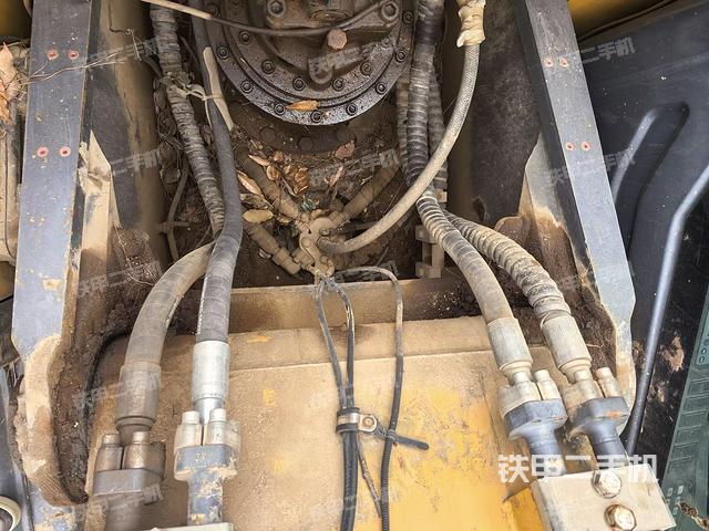 中央回轉(zhuǎn)接頭特寫（上車部件）