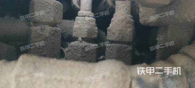 回轉(zhuǎn)馬達和主控閥(整機外觀) 回轉(zhuǎn)馬達和主控閥(整機外觀)