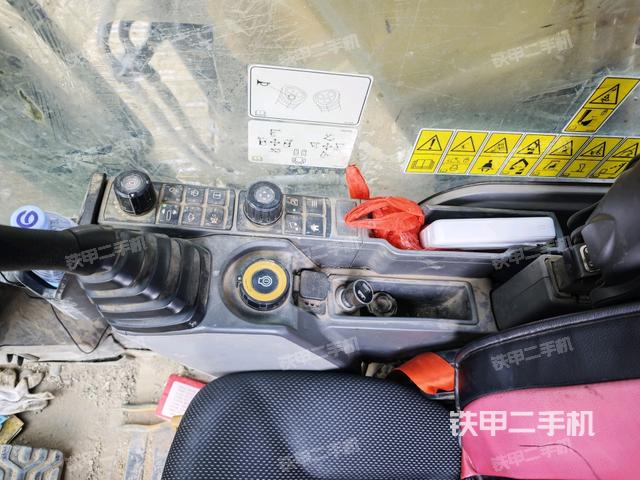 座椅右側控制臺/鑰匙門/油門/含右手柄（駕駛室部分）