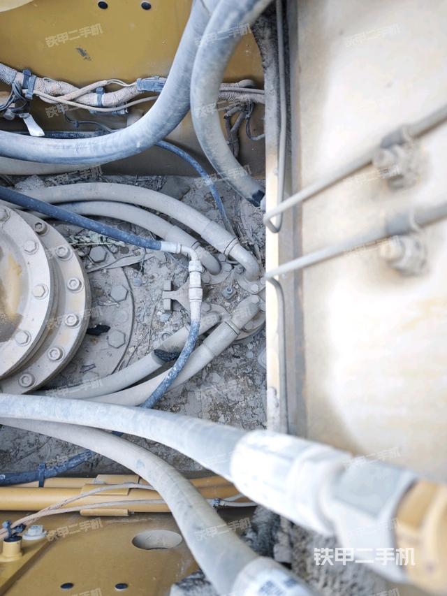 中央回轉接頭特寫（上車部件）