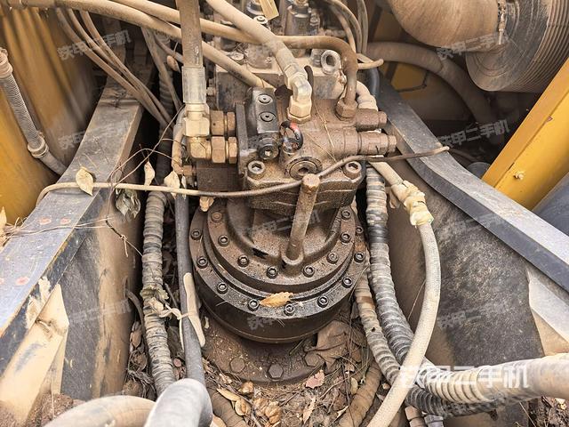 回轉(zhuǎn)馬達(dá)（上車部件）