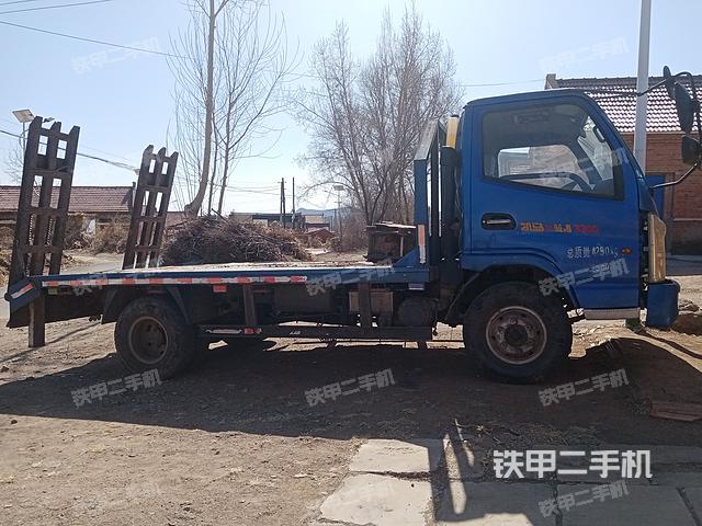 整機右側（設備外觀及核心部件）