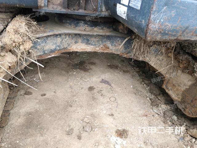 轉(zhuǎn)盤和下車架正前（工作和回轉(zhuǎn)裝置）