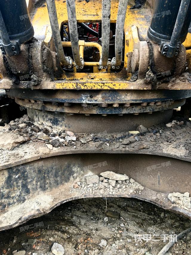 轉(zhuǎn)盤和下車架正前（工作和回轉(zhuǎn)裝置）