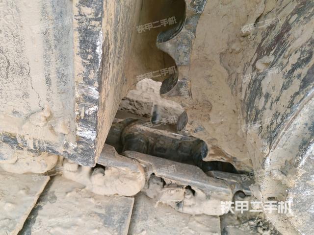 左驅(qū)動輪（行走機(jī)構(gòu)）