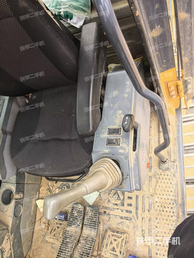 座椅左側(cè)控制臺(tái)/音響/含左手柄（駕駛室部分）