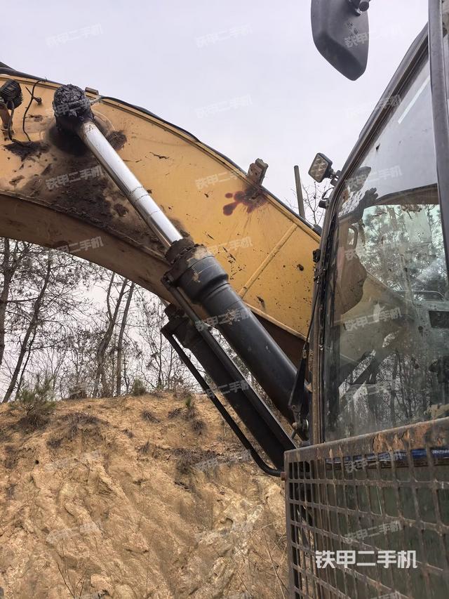 大臂油缸整體?豎拍（工作和回轉(zhuǎn)裝置）