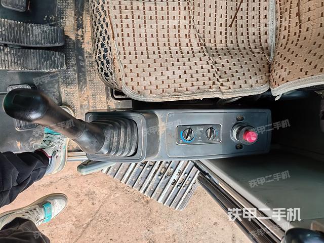 駕駛室頂部（整機(jī)外觀）