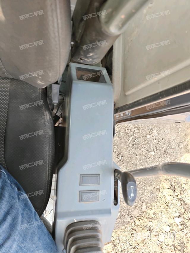 座椅左側(cè)控制臺/音響/含左手柄（駕駛室部分）