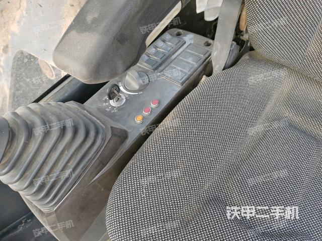 座椅左側(cè)控制臺/音響/含左手柄（駕駛室部分）