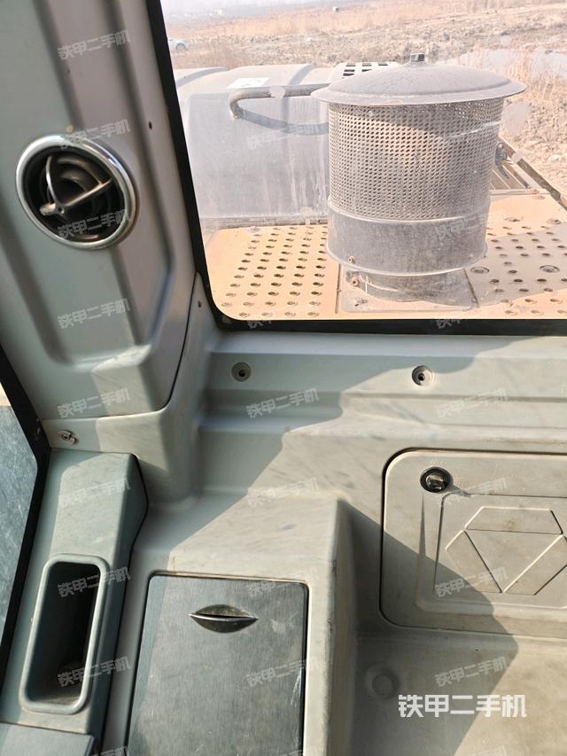 后窗玻璃角標（駕駛室部分）