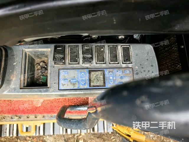 座椅左側(cè)控制臺/音響/含左手柄（駕駛室部分）