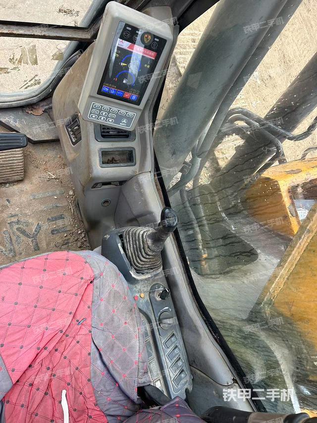 駕駛室整體（整機外觀）