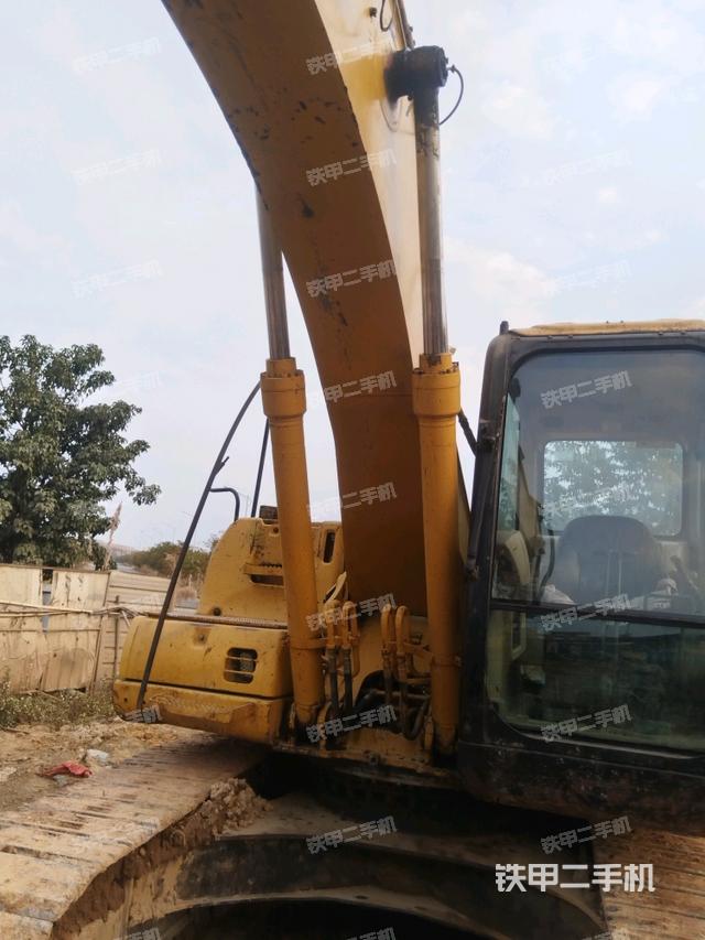 大臂油缸整體?豎拍（工作和回轉(zhuǎn)裝置）