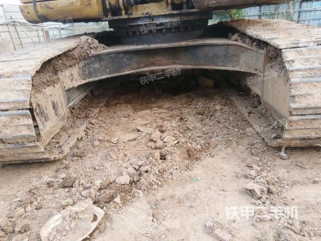 轉(zhuǎn)盤(pán)和下車架正前（工作和回轉(zhuǎn)裝置）