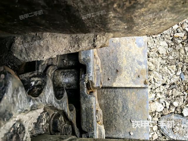 右驅(qū)動輪（行走機構(gòu)）