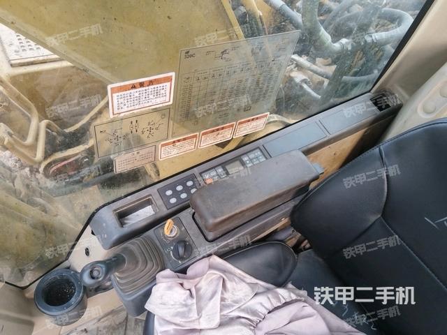 座椅右側(cè)控制臺(tái)/鑰匙門(mén)/油門(mén)/含右手柄（駕駛室部分）