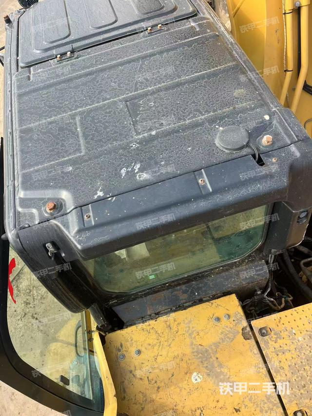 驾驶室顶部（整机外观）