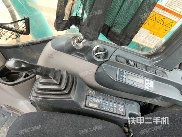 座椅右側(cè)控制臺(tái)/鑰匙門/油門/含右手柄（駕駛室部分）