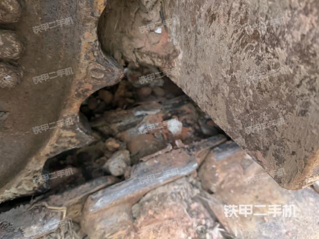 左側(cè)履帶整體?(行走機(jī)構(gòu)) 左側(cè)履帶整體?(行走機(jī)構(gòu))