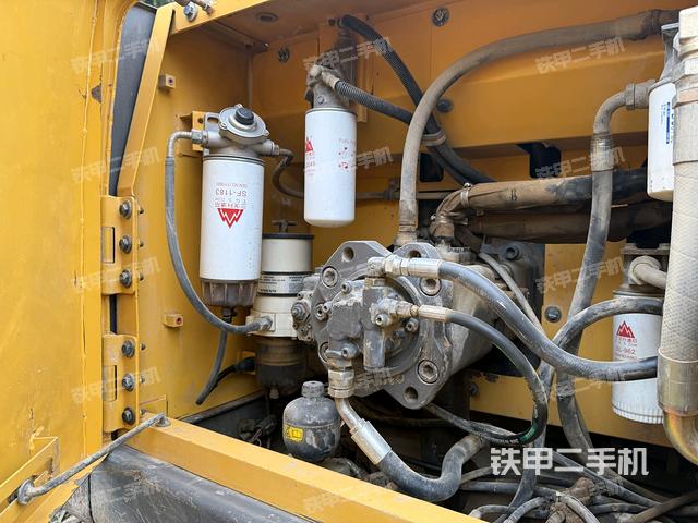 液壓泵艙室正面整體（整機(jī)外觀）