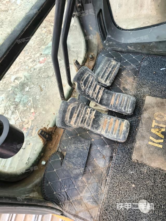 左后方玻璃角標(biāo)（駕駛室部分）