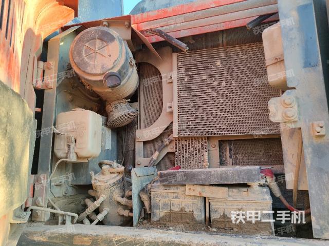 散熱器正面(大件艙室) 散熱器正面(大件艙室)