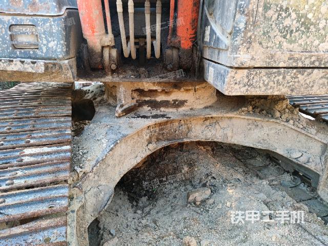 轉(zhuǎn)盤和下車架正前(工作和回轉(zhuǎn)裝置) 轉(zhuǎn)盤和下車架正前(工作和回轉(zhuǎn)裝置)