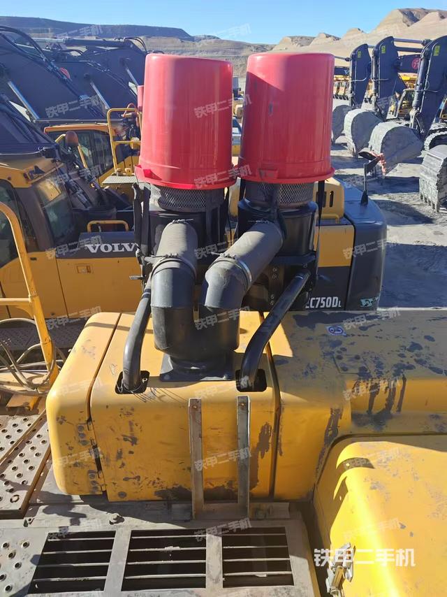 驾驶室顶部（整机外观）