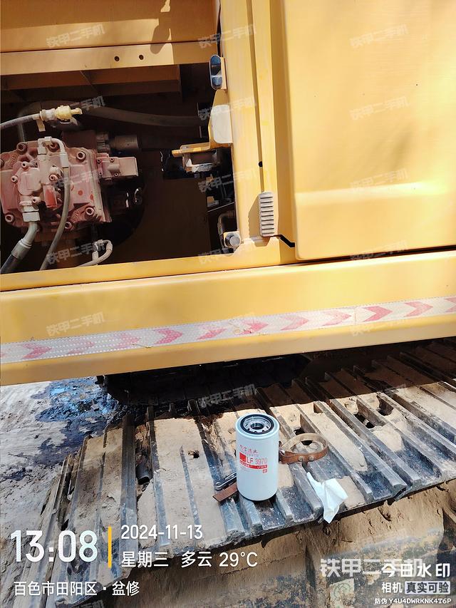 液压泵舱室正面整体（整机外观）