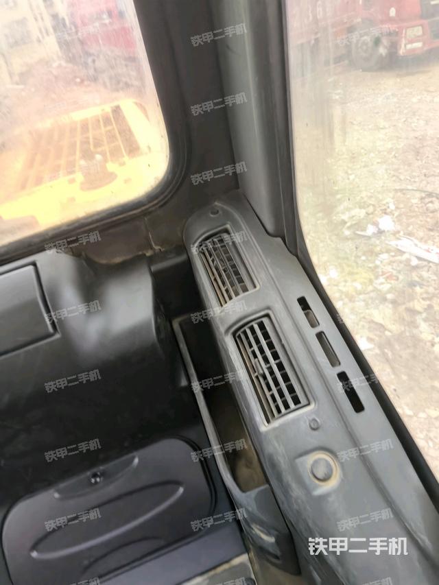 后窗玻璃角標(biāo)（駕駛室部分）