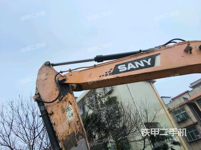 大臂根部?斜視(工作和回轉(zhuǎn)裝置) 大臂根部?斜視(工作和回轉(zhuǎn)裝置)