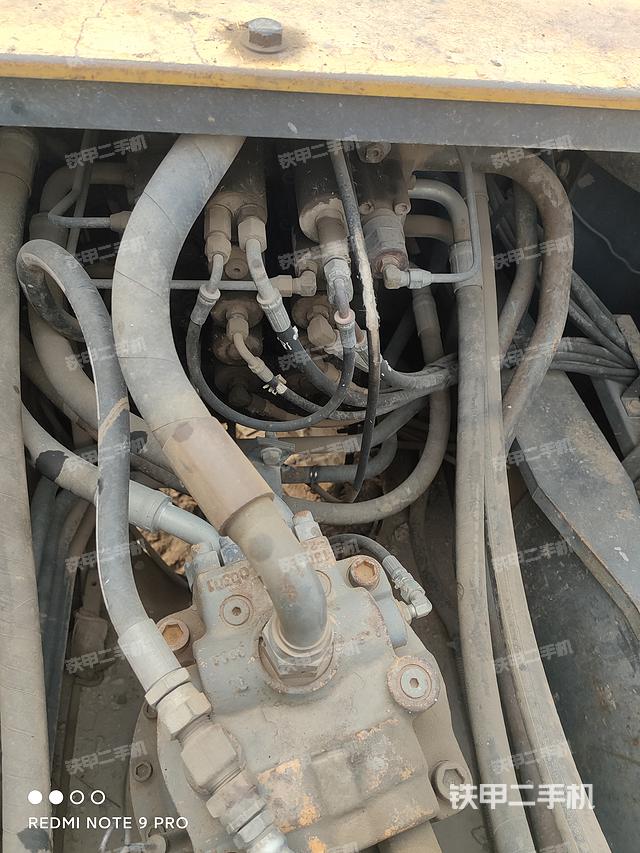 回轉(zhuǎn)馬達(dá)和主控閥(整機(jī)外觀) 回轉(zhuǎn)馬達(dá)和主控閥(整機(jī)外觀)