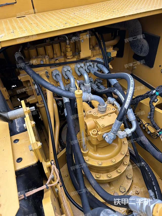 回轉(zhuǎn)馬達(dá)和主控閥（整機外觀）