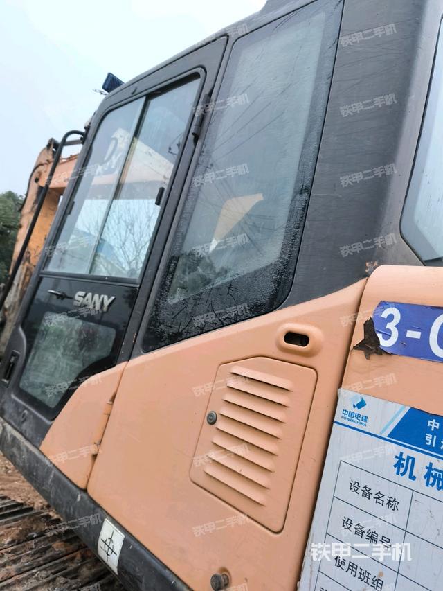 右側(cè)玻璃角標(biāo)(駕駛室部分) 右側(cè)玻璃角標(biāo)(駕駛室部分)