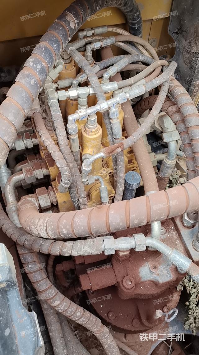 回轉(zhuǎn)馬達和主控閥（整機外觀）