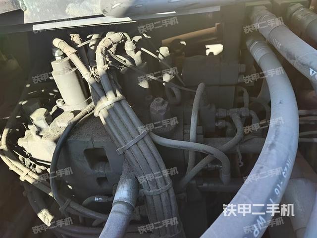 回转马达和主控阀（整机外观）