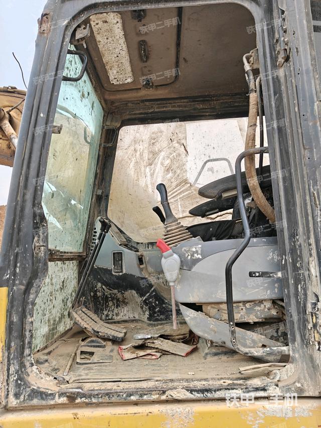 后窗玻璃角標(biāo)（駕駛室部分）