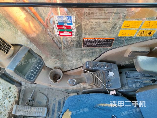 座椅右側(cè)控制臺/鑰匙門/油門/含右手柄(駕駛室部分) 座椅右側(cè)控制臺/鑰匙門/油門/含右手柄(駕駛室部分)