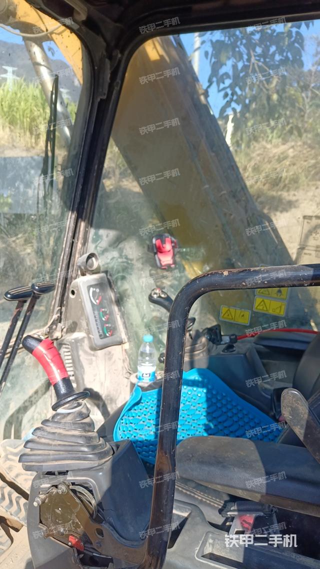 驾驶室整体（整机外观）