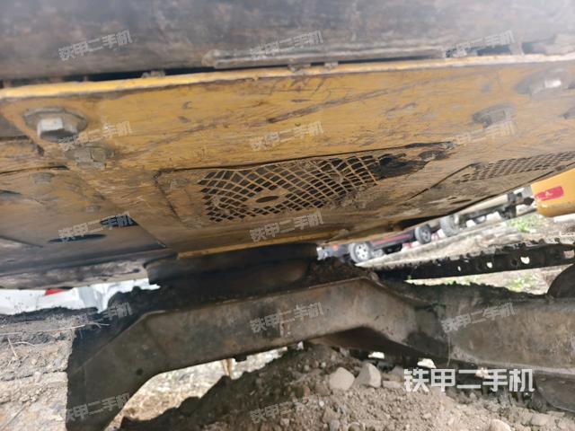 轉(zhuǎn)盤和下車架正前(工作和回轉(zhuǎn)裝置) 轉(zhuǎn)盤和下車架正前(工作和回轉(zhuǎn)裝置)