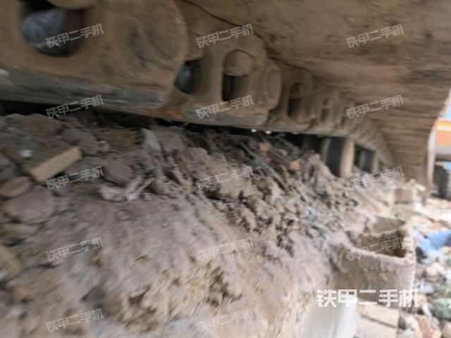 左驅(qū)動輪（行走機構(gòu)）