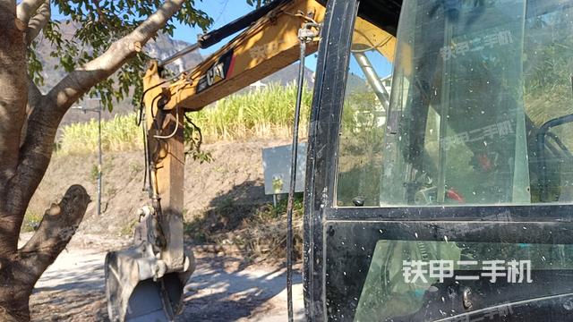 驾驶室顶部（整机外观）