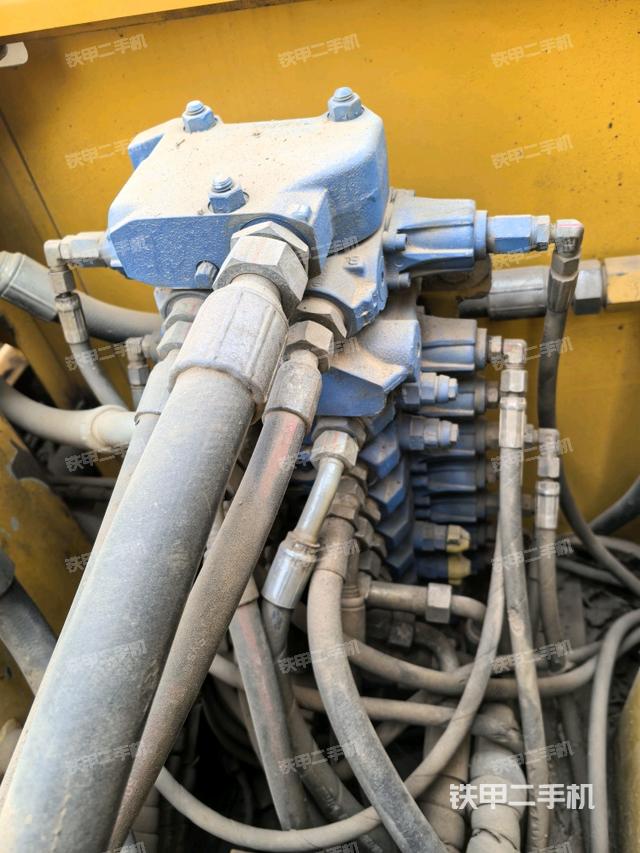 回轉(zhuǎn)馬達和主控閥（整機外觀）