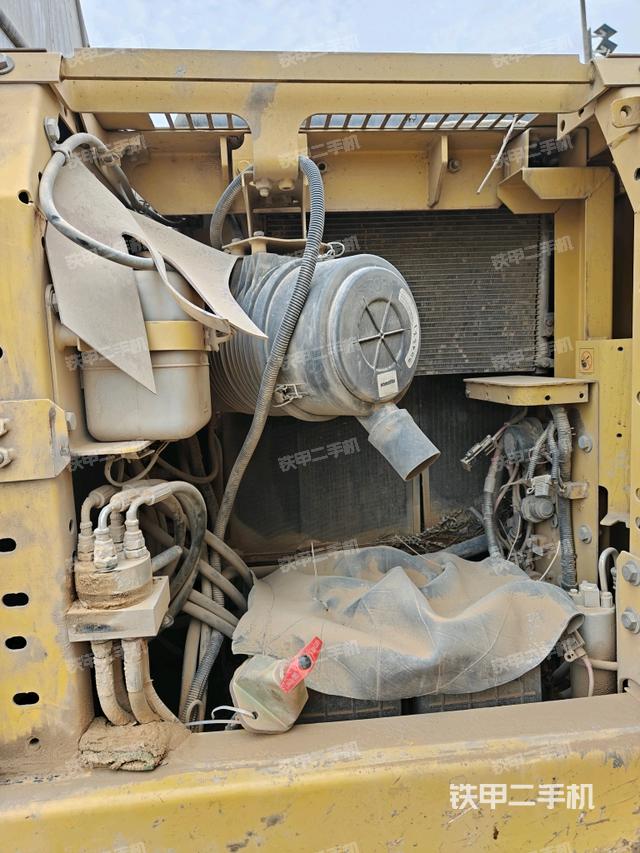 氣門(mén)室蓋螺絲特寫(xiě)（上車(chē)部件）