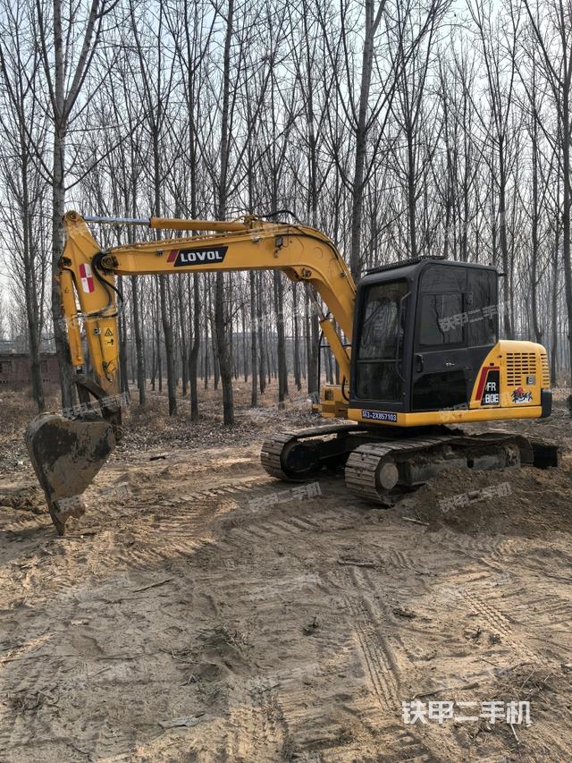 駕駛室整體（整機外觀）